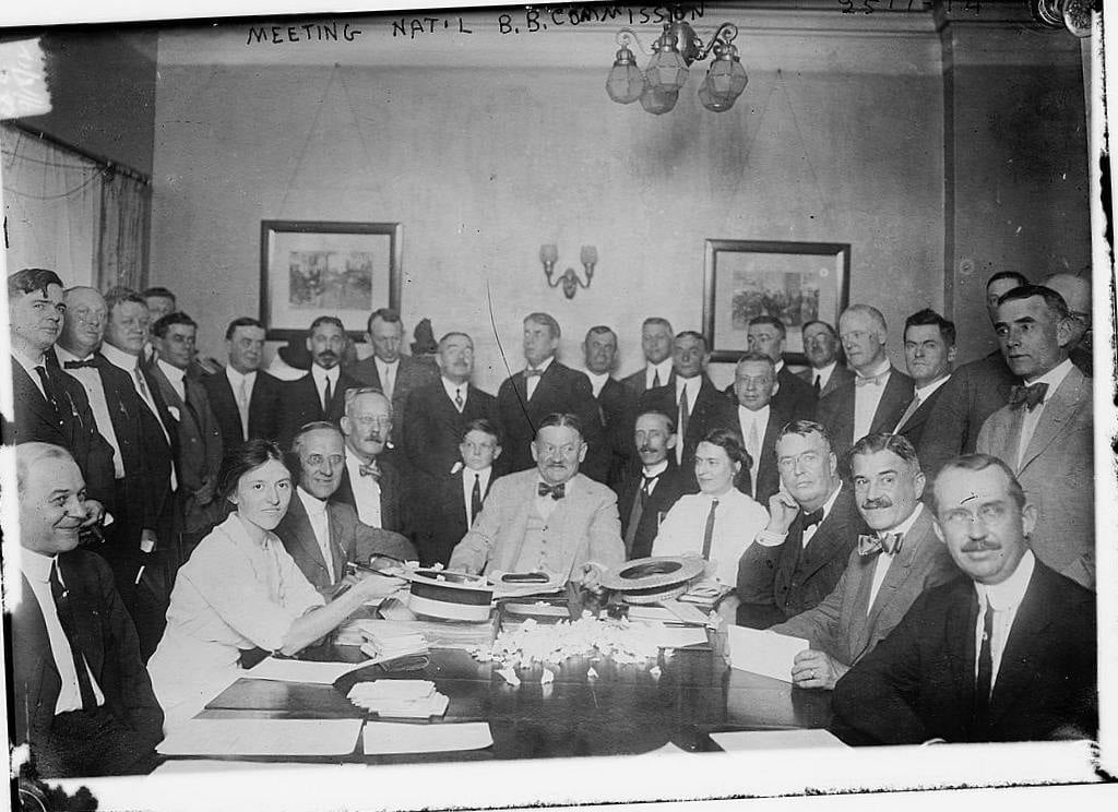 Meetingstrawhatvoting1910LOC – SaveYour.Town